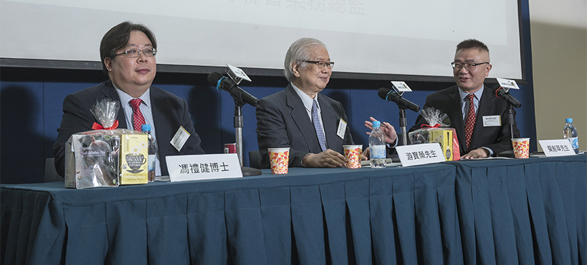 左起： -	香港大學經濟及工商管理學院首席講師　馮禮健博士 -	前香港賽馬會行政總監、現為五間機構董事局成員  游寶榮先生 -	香港社會服務聯會業務總監　蔡劍華先生