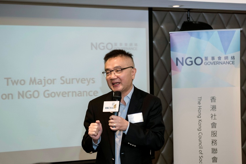 Mr Cliff Choi, Business Director, HKCSS, invited agencies to take part in two surveys on NGO governance launched by the Project and encouraged board members to give the Council their views on the LSG system during the review period. 社聯業務總監蔡劍華先生邀請機構參與兩項由本計劃推出有關非政府機構管治的研究調查，並且鼓勵機構董事於整筆撥款制度檢討期間向社聯提出其對有關制度的意見。