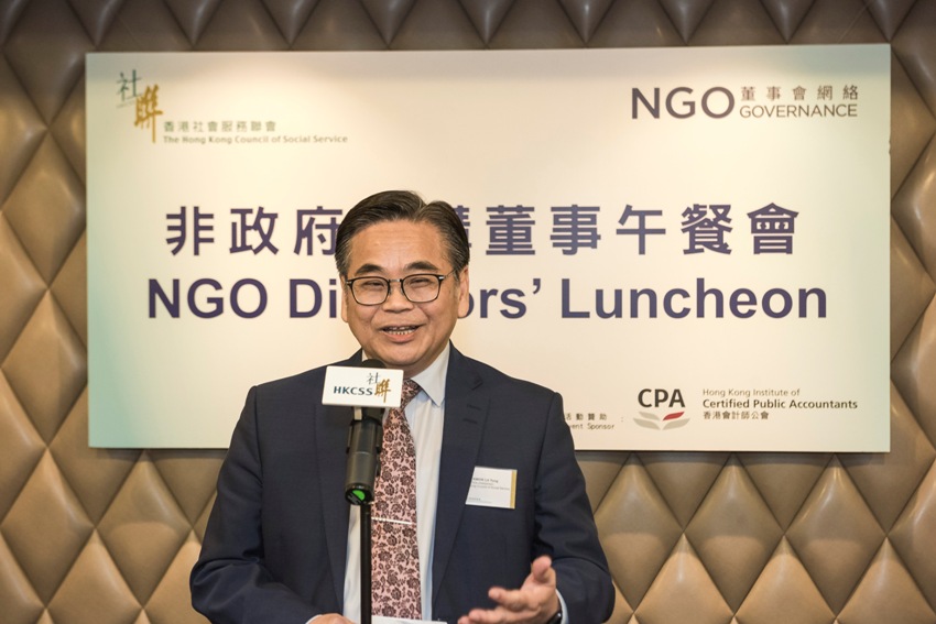Mr Kwok Lit Tung, Vice-Chairperson, HKCSS welcomed guests and speakers. He introduced the objective and programs of the Project and encouraged agency representatives to exchange experience and views on governance through this platform. 