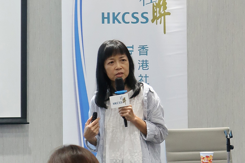 作为香港妇女中心协会执行委员会主席，陈翠琼博士分享了机构于数年前改善薪酬及员工编制的经验。