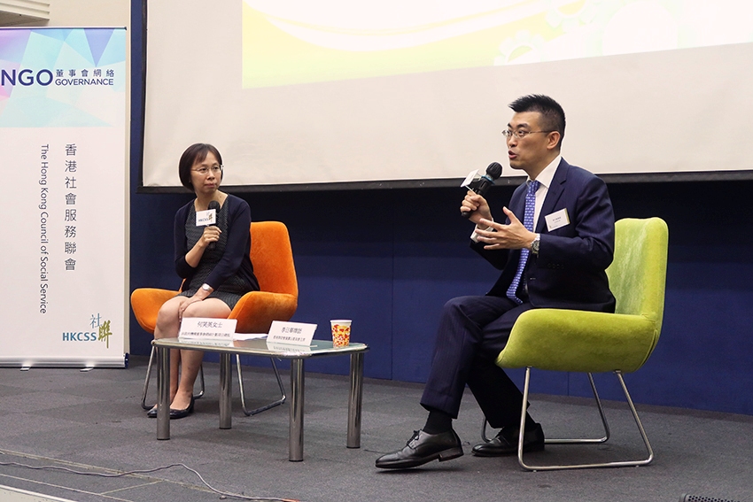 The Q&A session was moderated by Ms Stella Ho (left), Project Director of the NGO Governance Platform Project. Mr Lee responded to the questions from the participants.