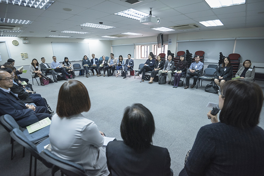 Representatives from NGOs exchanged the specialties of their agencies’ service and concerns about youth  services in the sharing session 