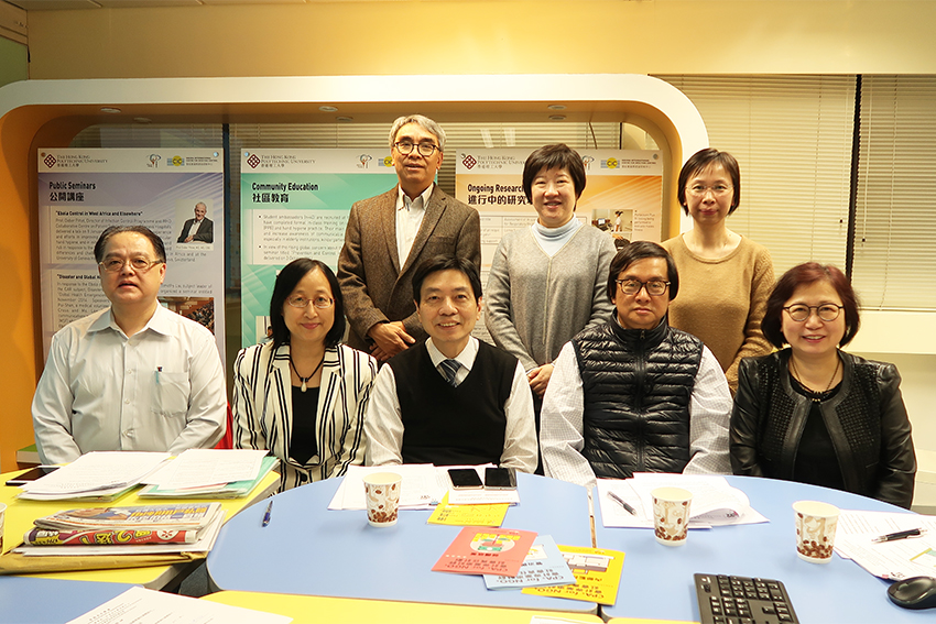 香港老年學會在1986年成立，目標聯繫世界各地從事或研究老年服務的機構、組織及個人，開展他們在安老事業的工作經驗或學術的交流和分享，希望透過彼此間的合作去推動香港安老服務的發展。