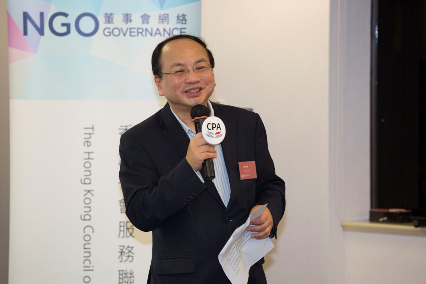 香港会计师公会社会服务工作小组主席谢建朋先生欢迎参与机构，并介绍计划的背景及内容。及內容。
